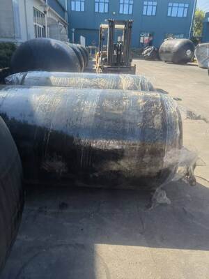 সংঘর্ষ এড়াতে এবং উন্নত প্রভাব সুরক্ষা প্রদানের জন্য ডিজাইন করা পলিউরেথেন ফেনা এবং রাবার ফেনা ভর্তি ফেন্ডার