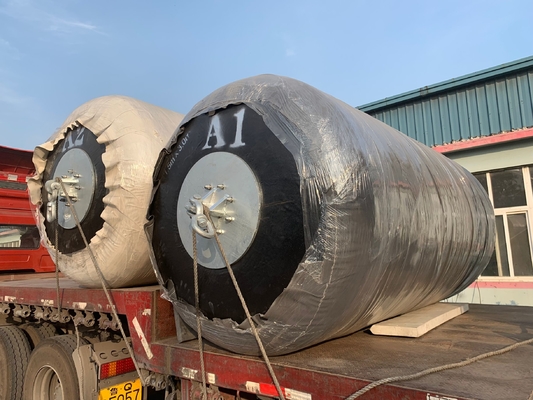 দীর্ঘস্থায়ী পলিউরেথেন ফোম বোট Fenders ISO17357 অনুমোদিত -60.C থেকে 80.C তাপমাত্রা পরিসীমা