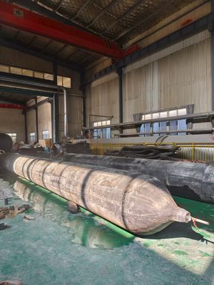 জাহাজ প্রবর্তন এয়ারব্যাগ 1.0m-35m দৈর্ঘ্য একক / ডাবল আর্ম 10-1000 টন ওজন ক্ষমতা জাহাজ নির্মাণ শিল্পের জন্য